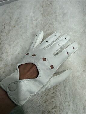 Bottega Veneta White Leather Driving Gloves with Perforated Details